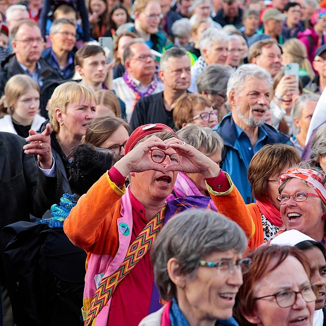 Wie blicken am Ende dieses Jahres dankbar zurück auf einen wunderbaren Erfurter Katholikentag. Das treibt uns im nächsten Jahr an, einen ebenso tollen Katholikentag für 2026 in Würzburg zu planen. Auch euch wünschen wir schöne Erinnerungen aus dem letzten Jahr, auf die Ihr zurückblicken könnt. Vielleicht ja auch aus Erfurt? 
Startet gut und behütet in das Neue Jahr!
#HappyNewYear #katholikentagerfurt2024