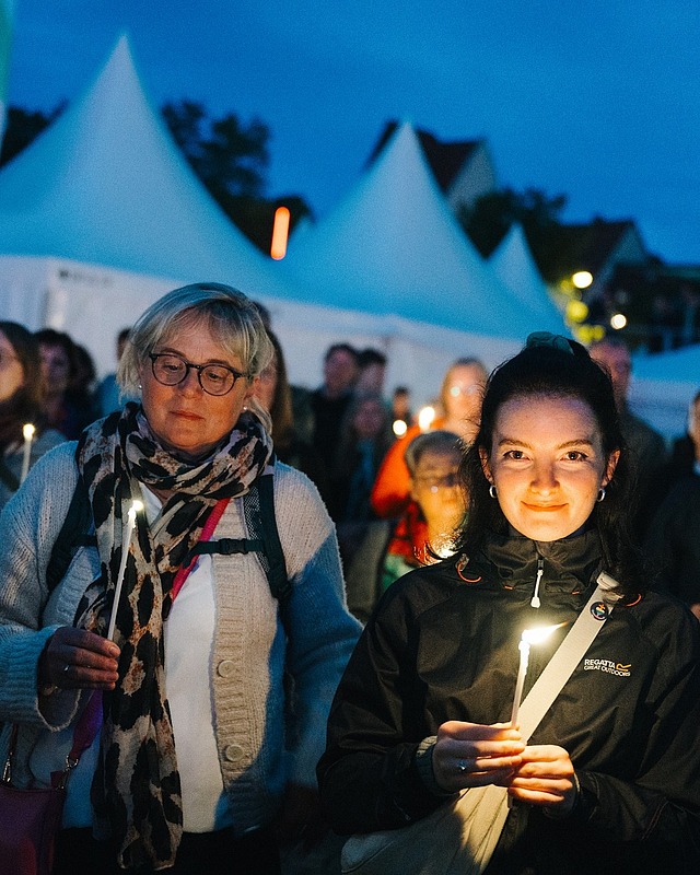 Der heutige Weltgebetstag der Frauen und der morgige Internationale Frauentag verbinden Frauen weltweit in ihrem Einsatz für Gleichberechtigung und Frauenrechte. Der Weltgebetstag fördert Gebet und widmet sich in diesem Jahr den Cookinseln: https://weltgebetstag.de/

Die beiden Tage zeigen, wie wichtig es ist, weiterhin für Gleichberechtigung und die Anerkennung der Rechte von Frauen einzutreten – nicht nur an diesen Tagen, sondern das ganze Jahr über. 
Auch zum Katholikentag in Würzburg wird es wieder zahlreiche Veranstaltungen zum Thema Feminismus und Frauenrechte geben. 

Bilder: Katholikentag/ Roeser /Weiss 
© 2023 World Day of Prayer International Committee, Inc.
#Weltgebetstag #Frauentag #Frauenrechte #katholikentag2026